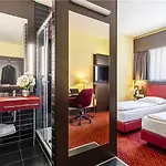 Plaza Premium Hotel 4*