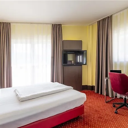 Plaza Premium 4*