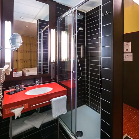 Plaza Premium فندق