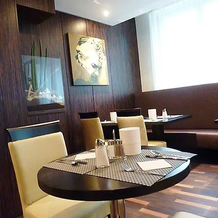 Otel Western Amedia Art