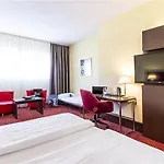 Plaza Premium 4*