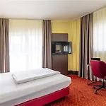Plaza Premium 4*
