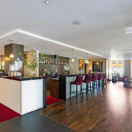 Plaza Premium Otel 4*