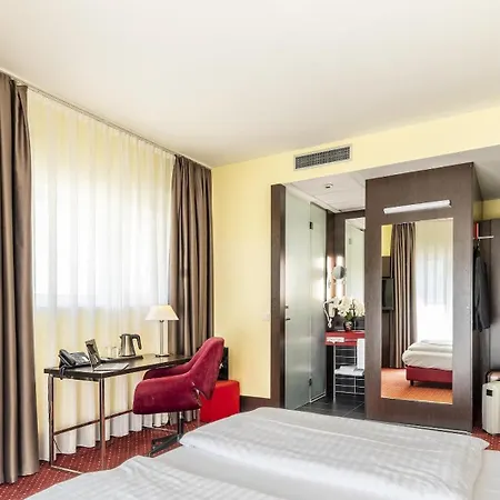 Plaza Premium ホテル 4*