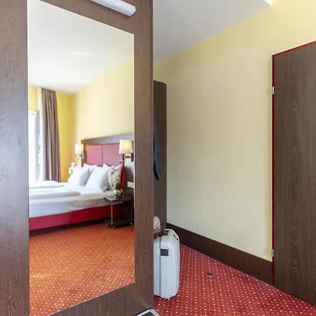 ホテル Plaza Premium 4*