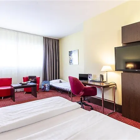 Plaza Premium 4*