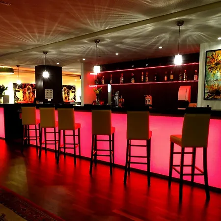 Plaza Premium ホテル 4*