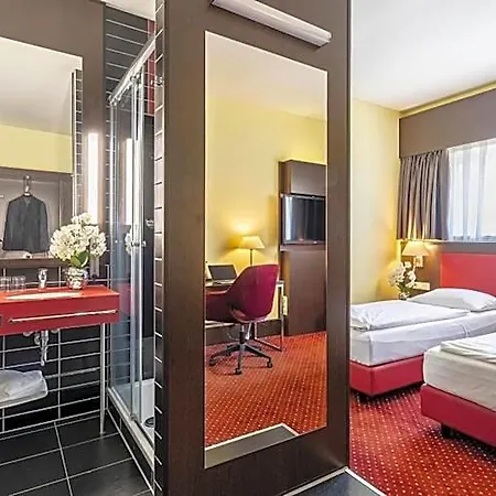 Plaza Premium 4*