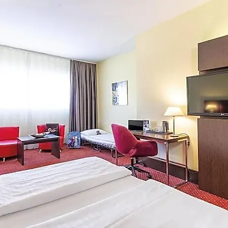 Plaza Premium 4*