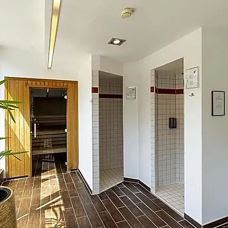 Plaza Premium 4*