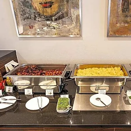 Hotel Plaza Premium 4*