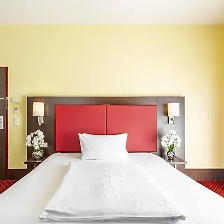 Plaza Premium 4*