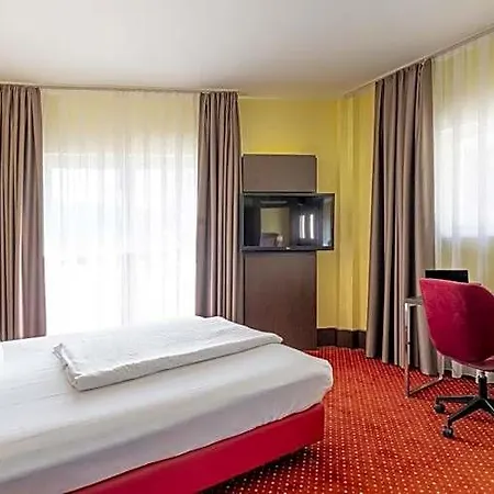 Plaza Premium Hotel 4*