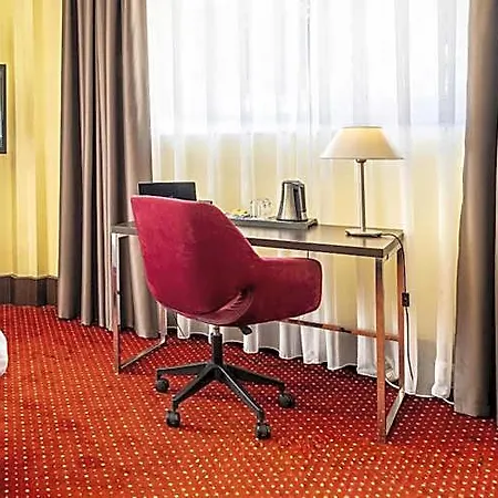 Plaza Premium 4*