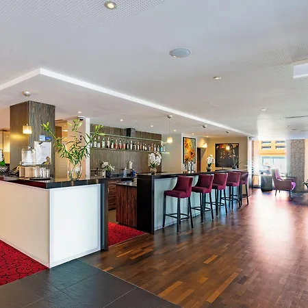 Plaza Premium Hotel 4*