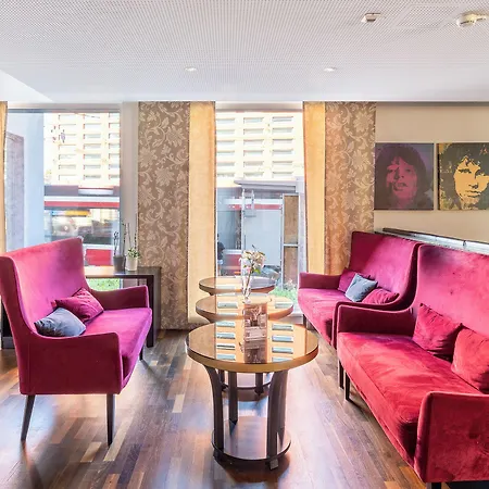 Plaza Premium Hotel 4*