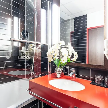 Plaza Premium Hotel 4*