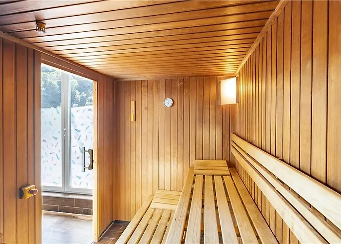 מלון Plaza Premium 4*