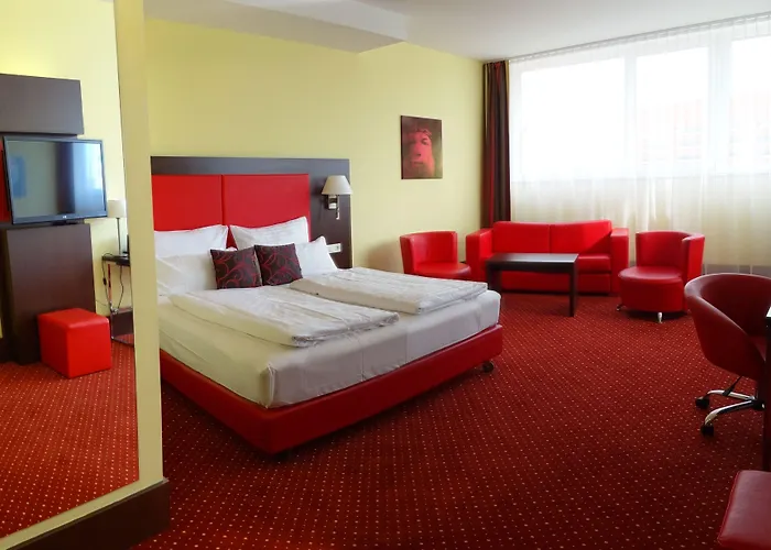 Plaza Premium מלון