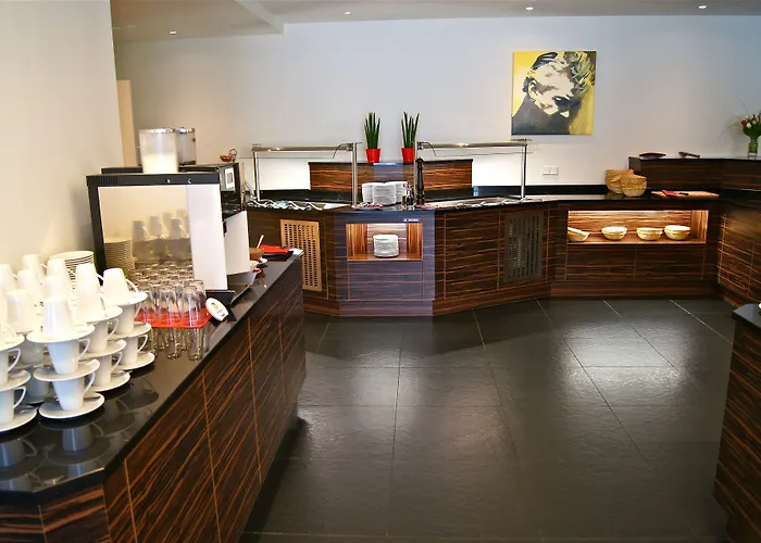 מלון Plaza Premium 4*