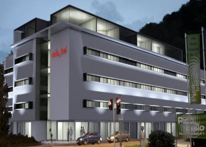 Plaza Premium מלון