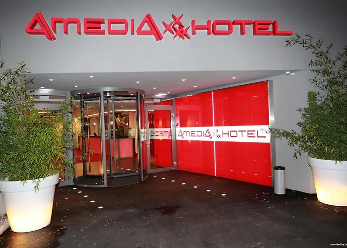 מלון Plaza Premium