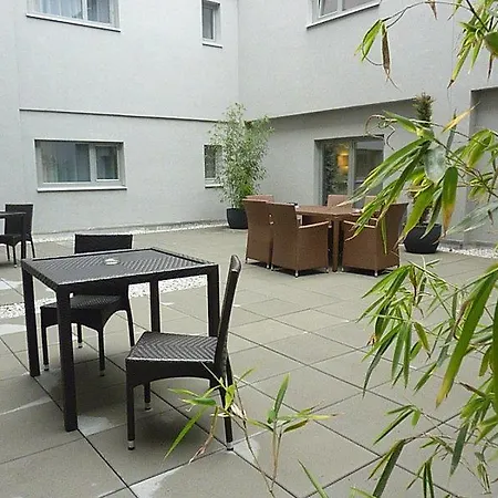 Hotel Plaza Premium 4*