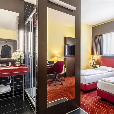 Plaza Premium Hotel 4*