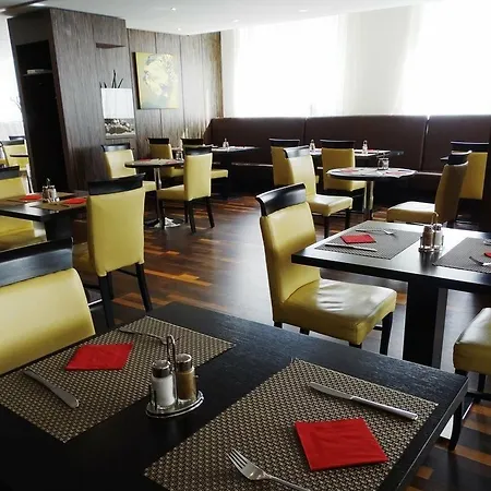 Hotel Plaza Premium 4*